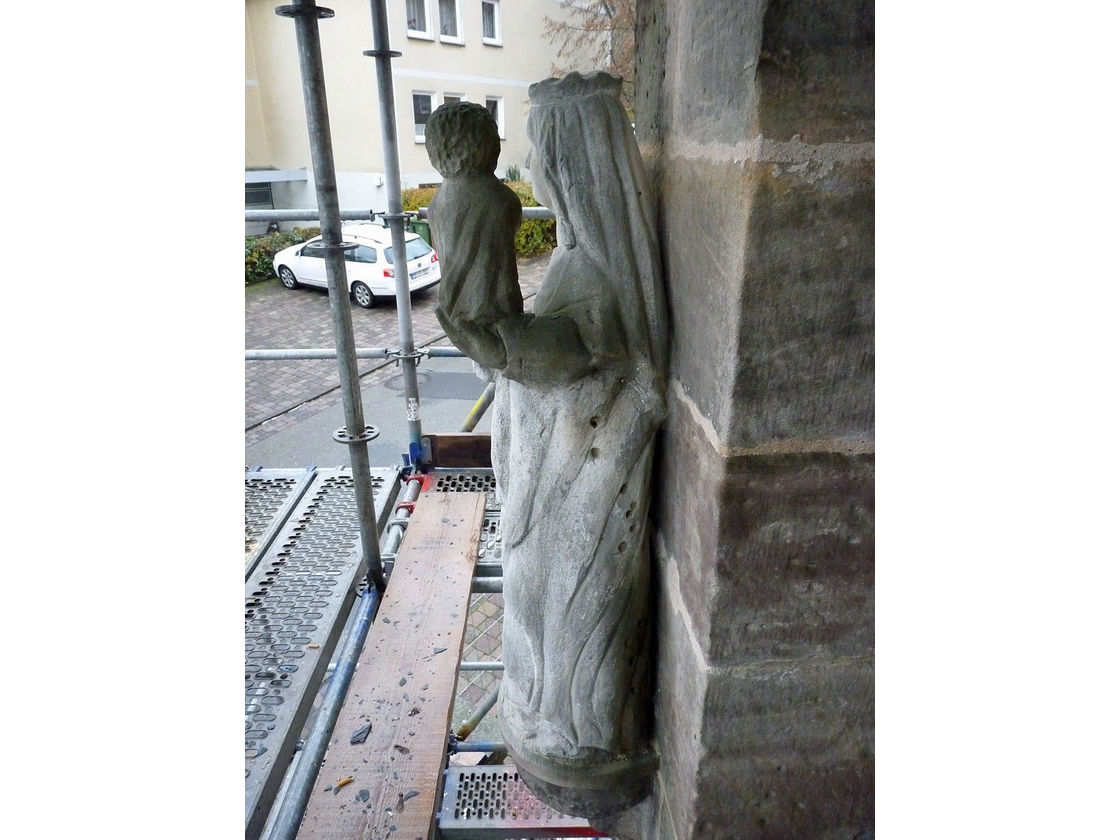 Abbau des Gerüstes an der Südseite (Foto: Karl-Franz Thiede)